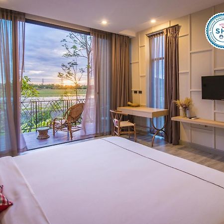 Navela Hotel & Convention Ratchaburi Екстериор снимка