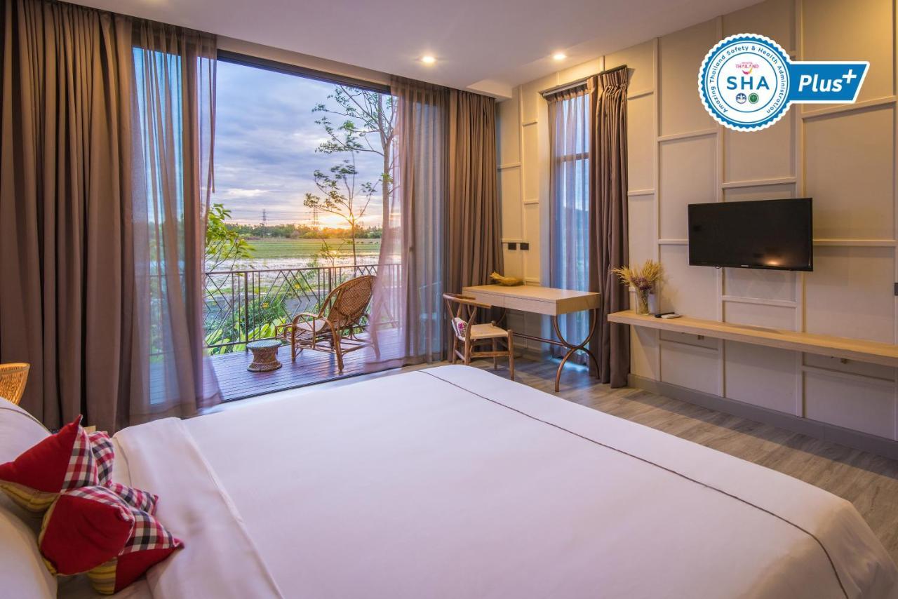 Navela Hotel & Convention Ratchaburi Екстериор снимка