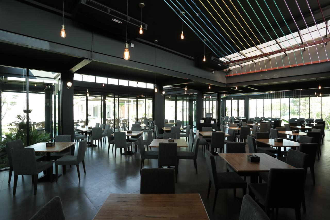 Navela Hotel & Convention Ratchaburi Екстериор снимка