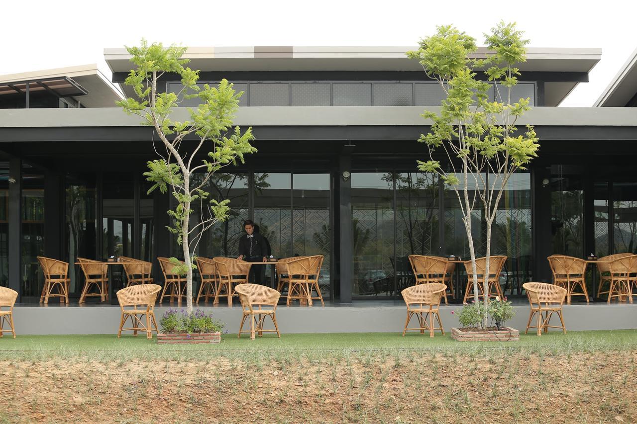 Navela Hotel & Convention Ratchaburi Екстериор снимка