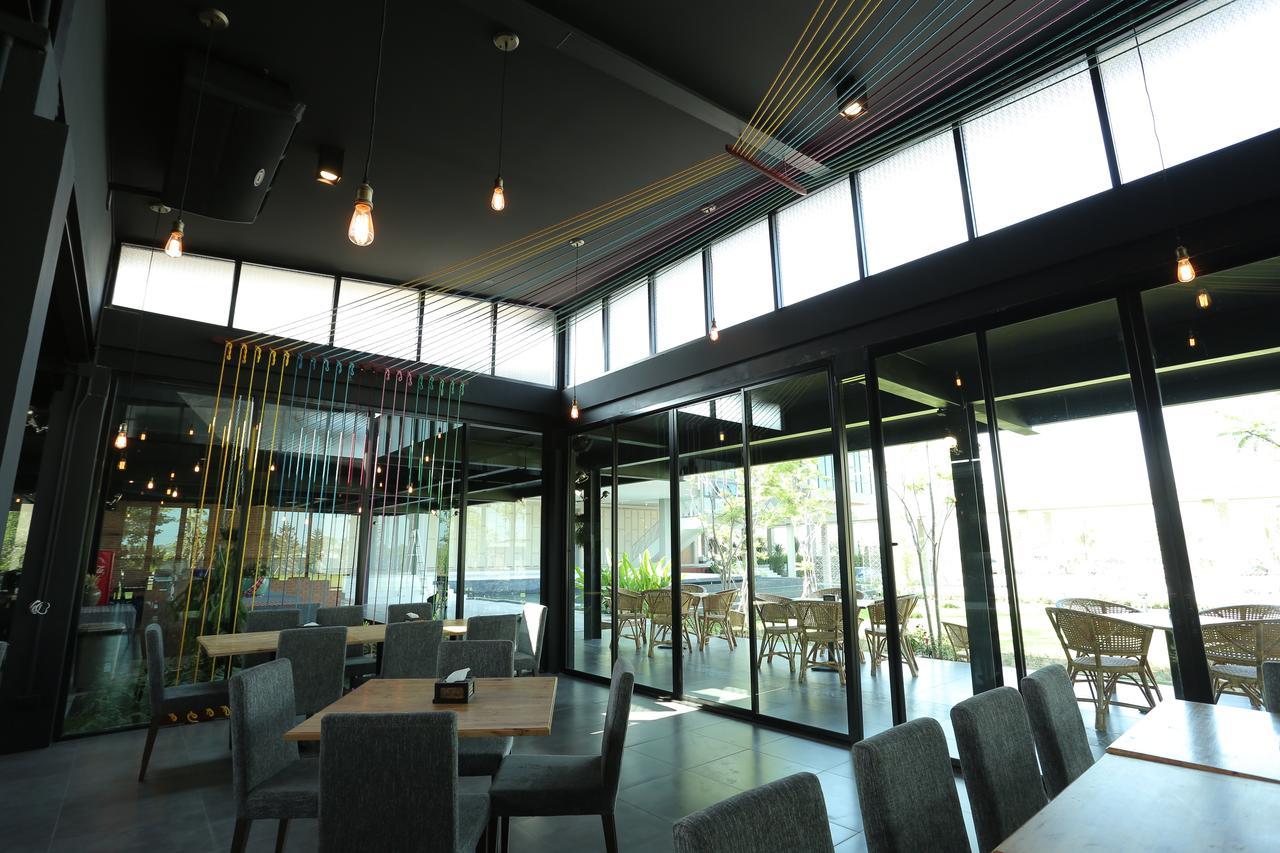 Navela Hotel & Convention Ratchaburi Екстериор снимка