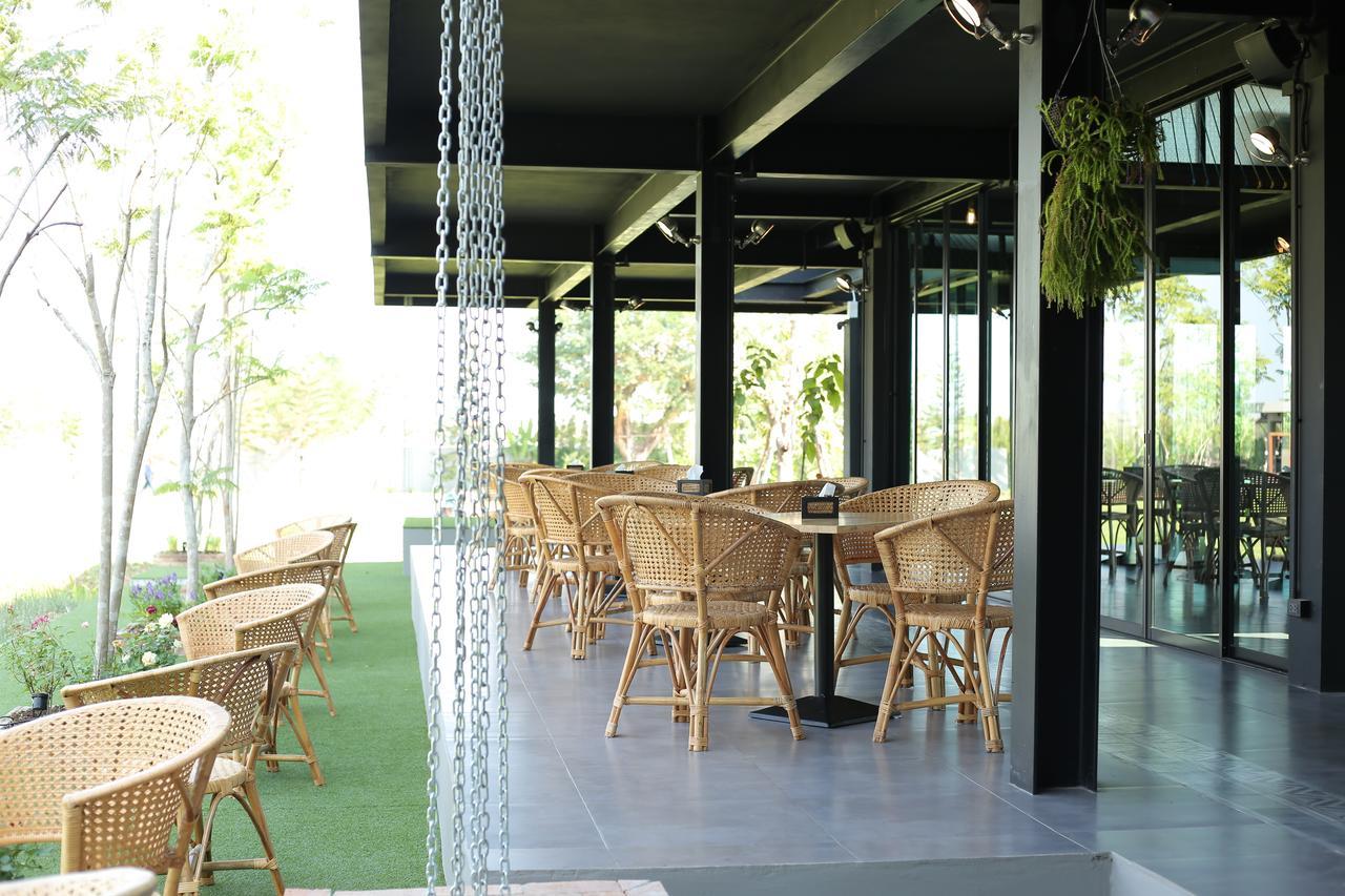 Navela Hotel & Convention Ratchaburi Екстериор снимка