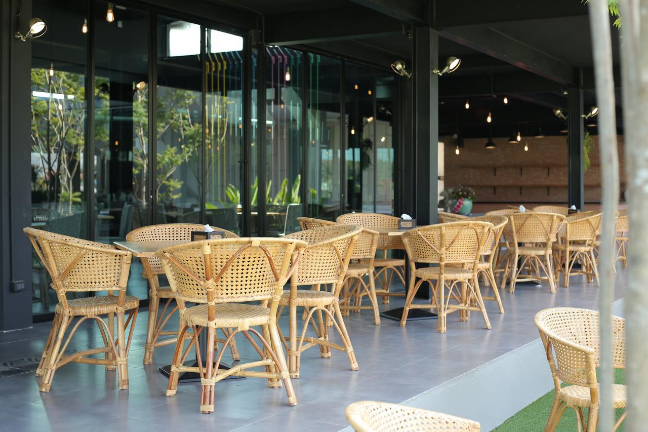 Navela Hotel & Convention Ratchaburi Екстериор снимка
