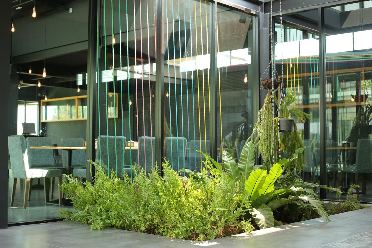 Navela Hotel & Convention Ratchaburi Екстериор снимка