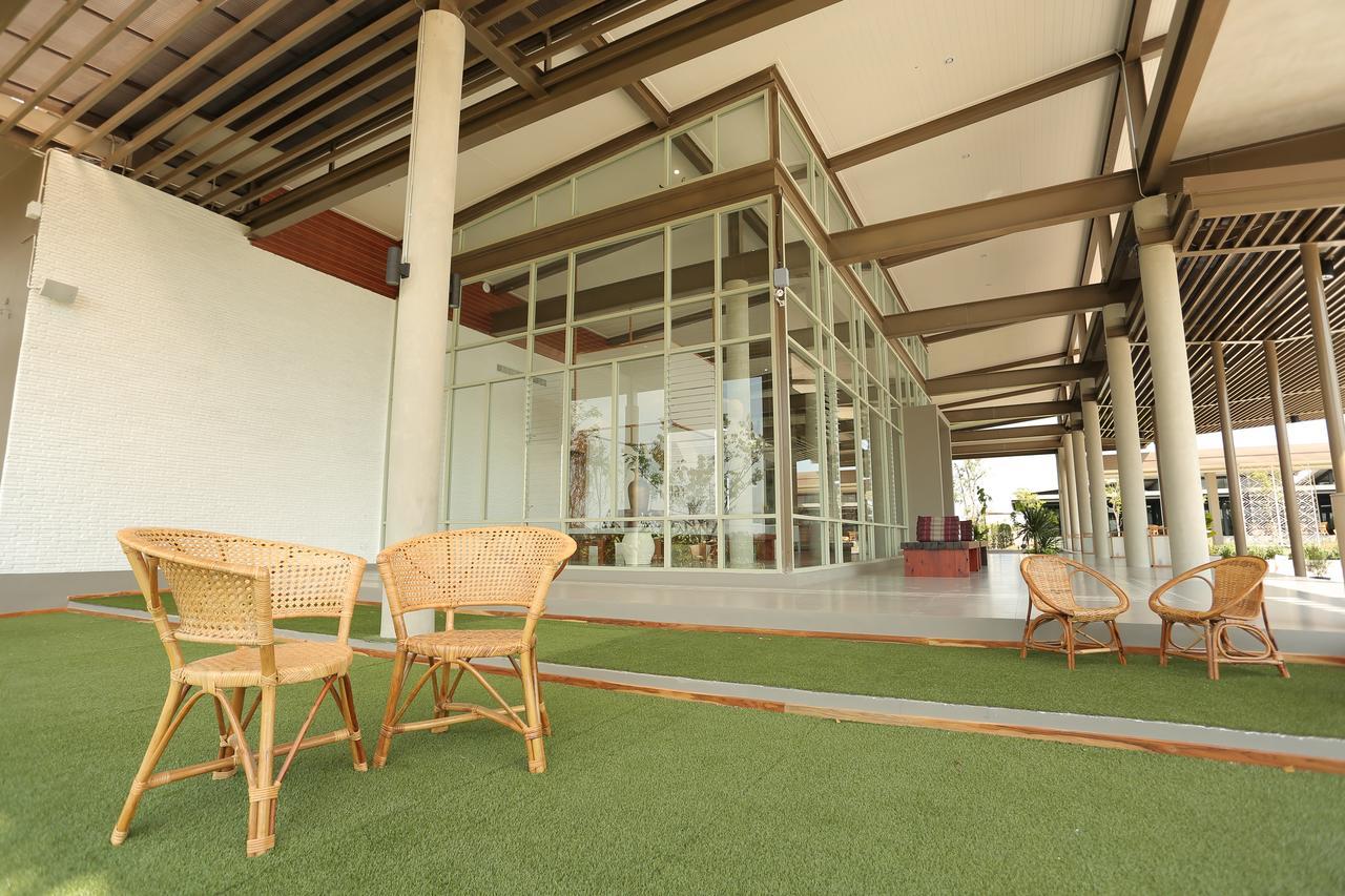 Navela Hotel & Convention Ratchaburi Екстериор снимка