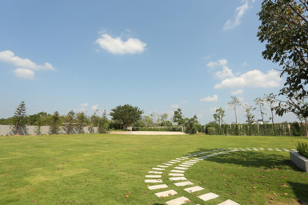 Navela Hotel & Convention Ratchaburi Екстериор снимка