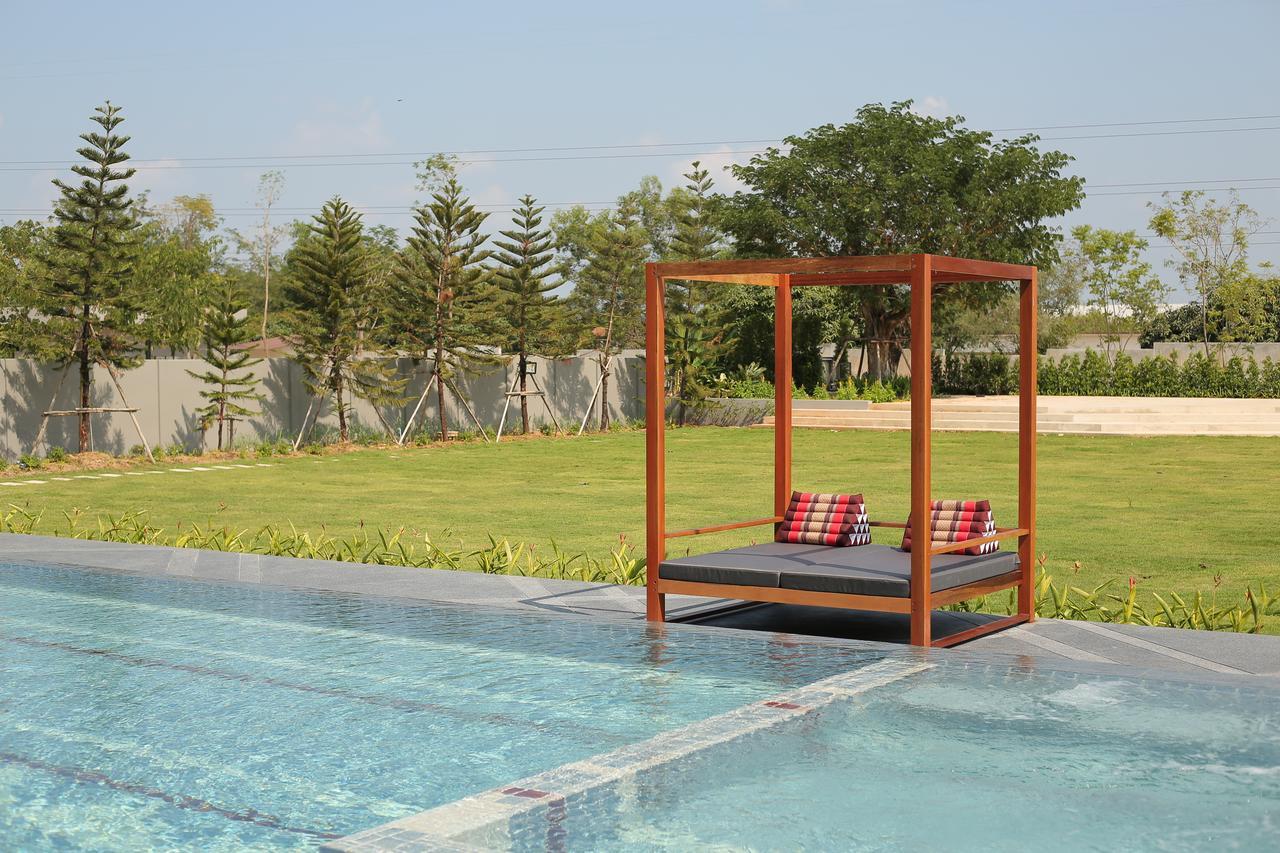 Navela Hotel & Convention Ratchaburi Екстериор снимка