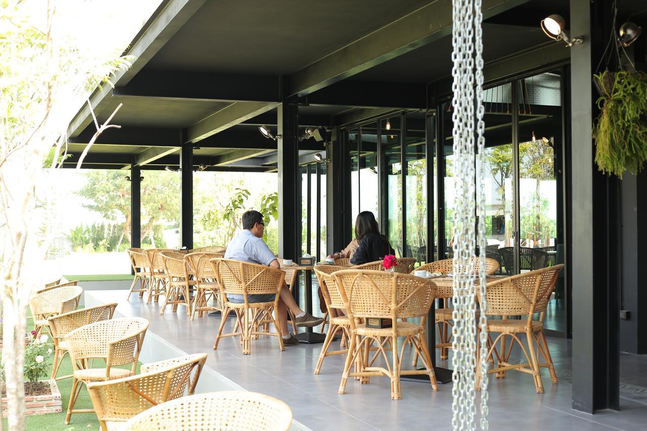 Navela Hotel & Convention Ratchaburi Екстериор снимка