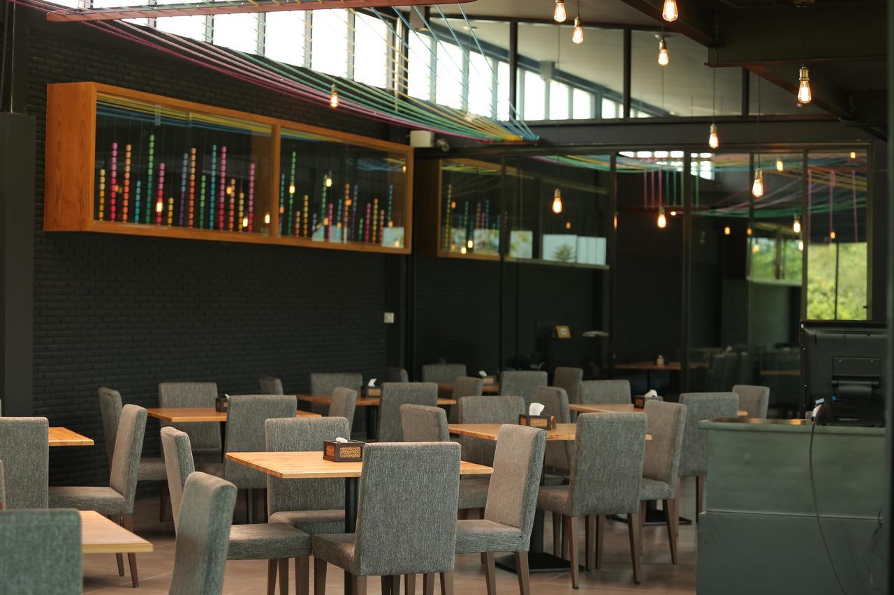 Navela Hotel & Convention Ratchaburi Екстериор снимка