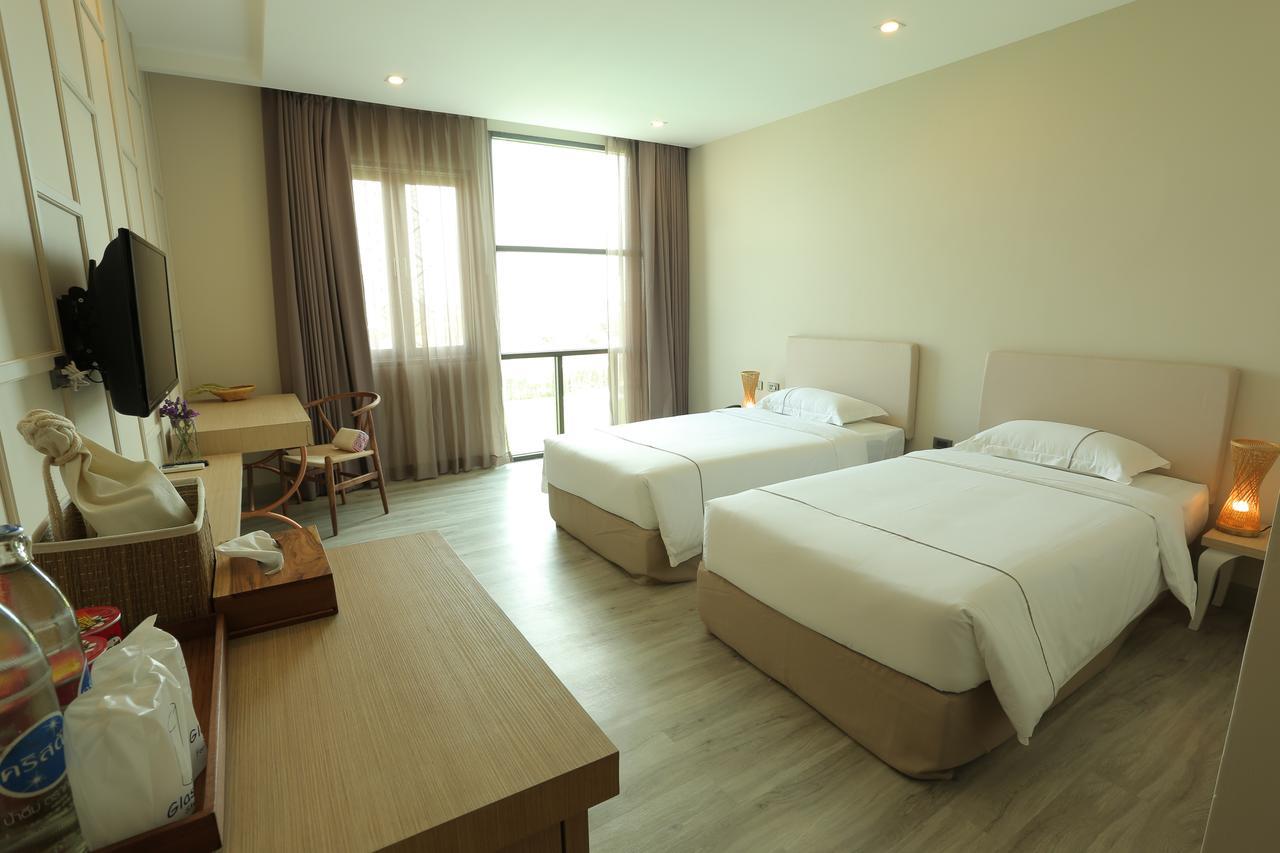 Navela Hotel & Convention Ratchaburi Екстериор снимка