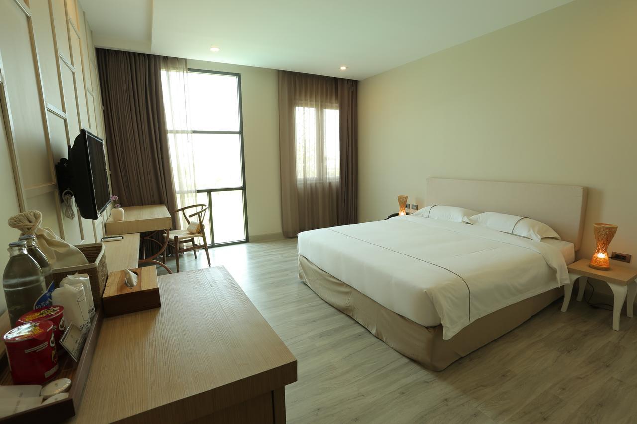 Navela Hotel & Convention Ratchaburi Екстериор снимка