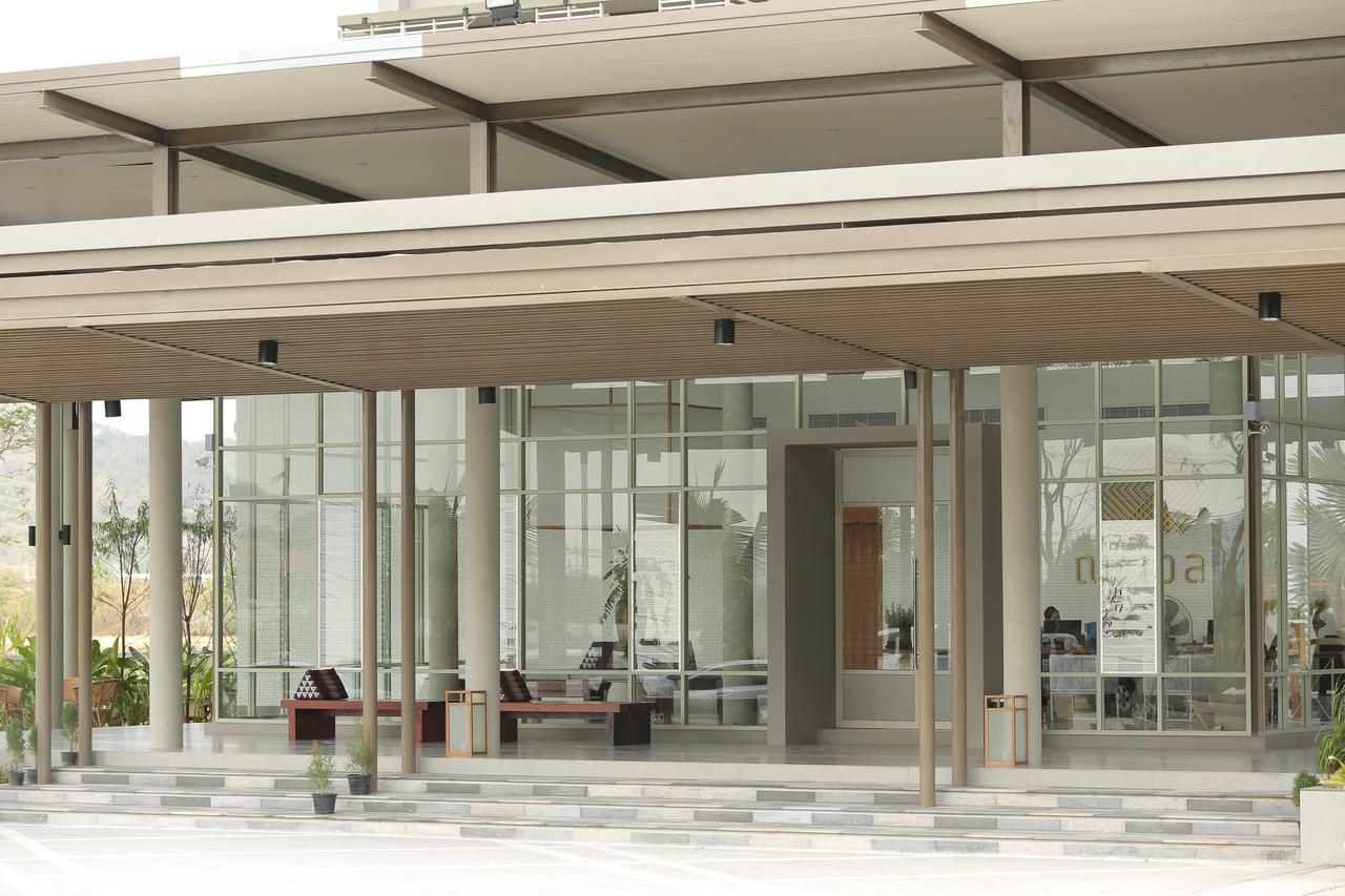Navela Hotel & Convention Ratchaburi Екстериор снимка