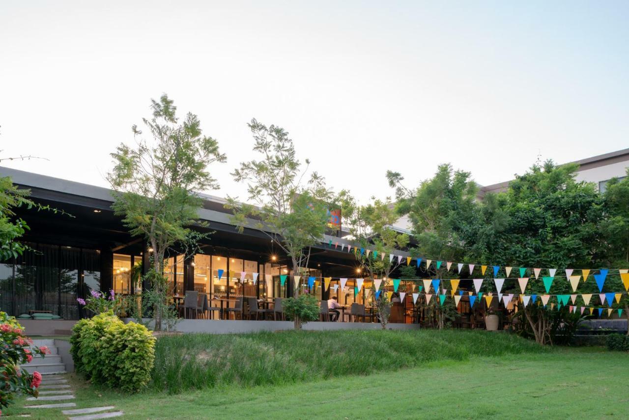 Navela Hotel & Convention Ratchaburi Екстериор снимка